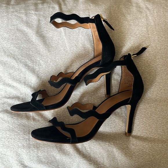 J Crew Scalloped Suede Heel - Picture 1 of 7
